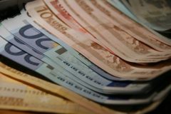 Les revenus du dirigeant époux en instance de divorce